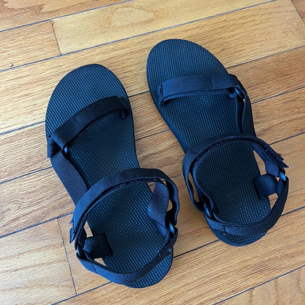 Tevas Women’s size 8